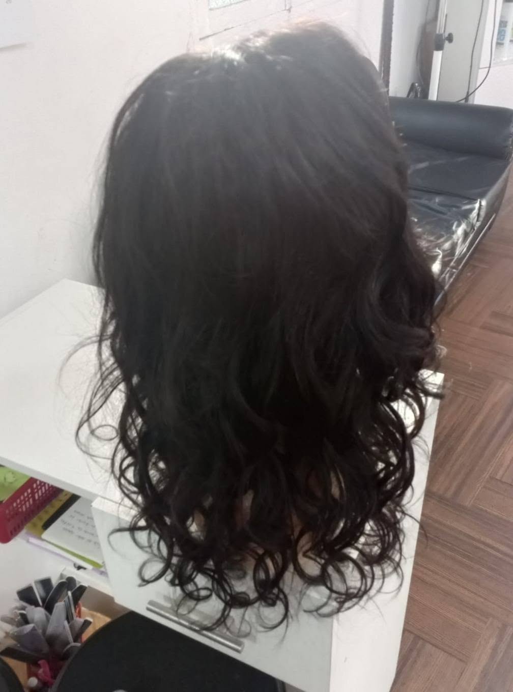 Peluca natural negra lace front ondulada - vista posterior 2