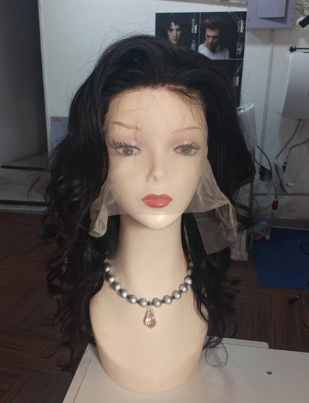 Peluca natural negra lace front ondulada - vista frontal
