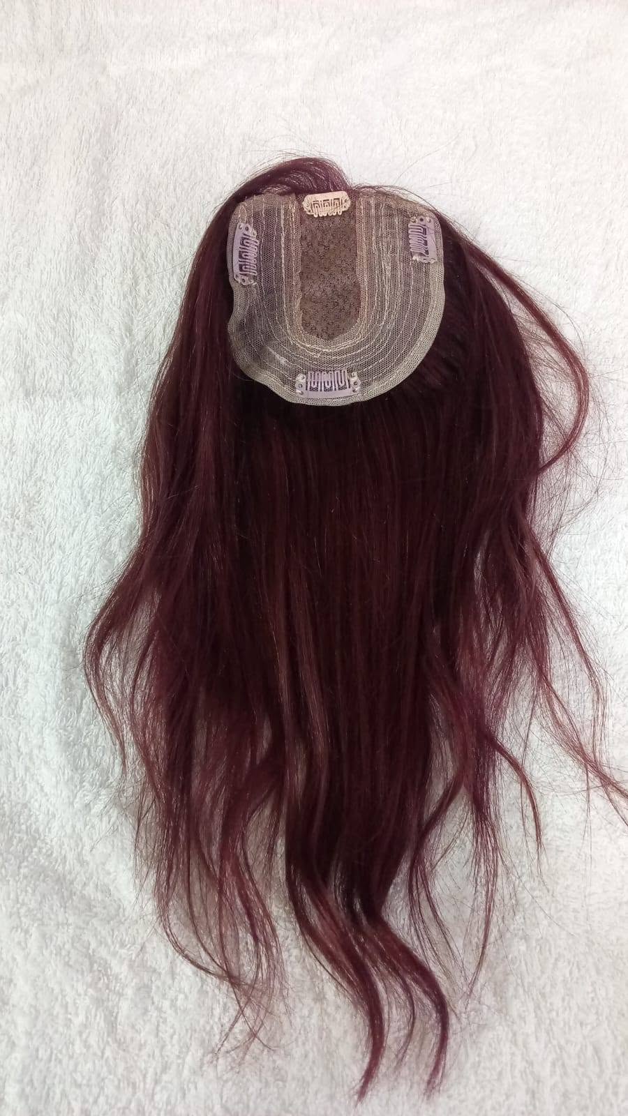 Topper capilar borgoña rojizo - vista frontal con clips