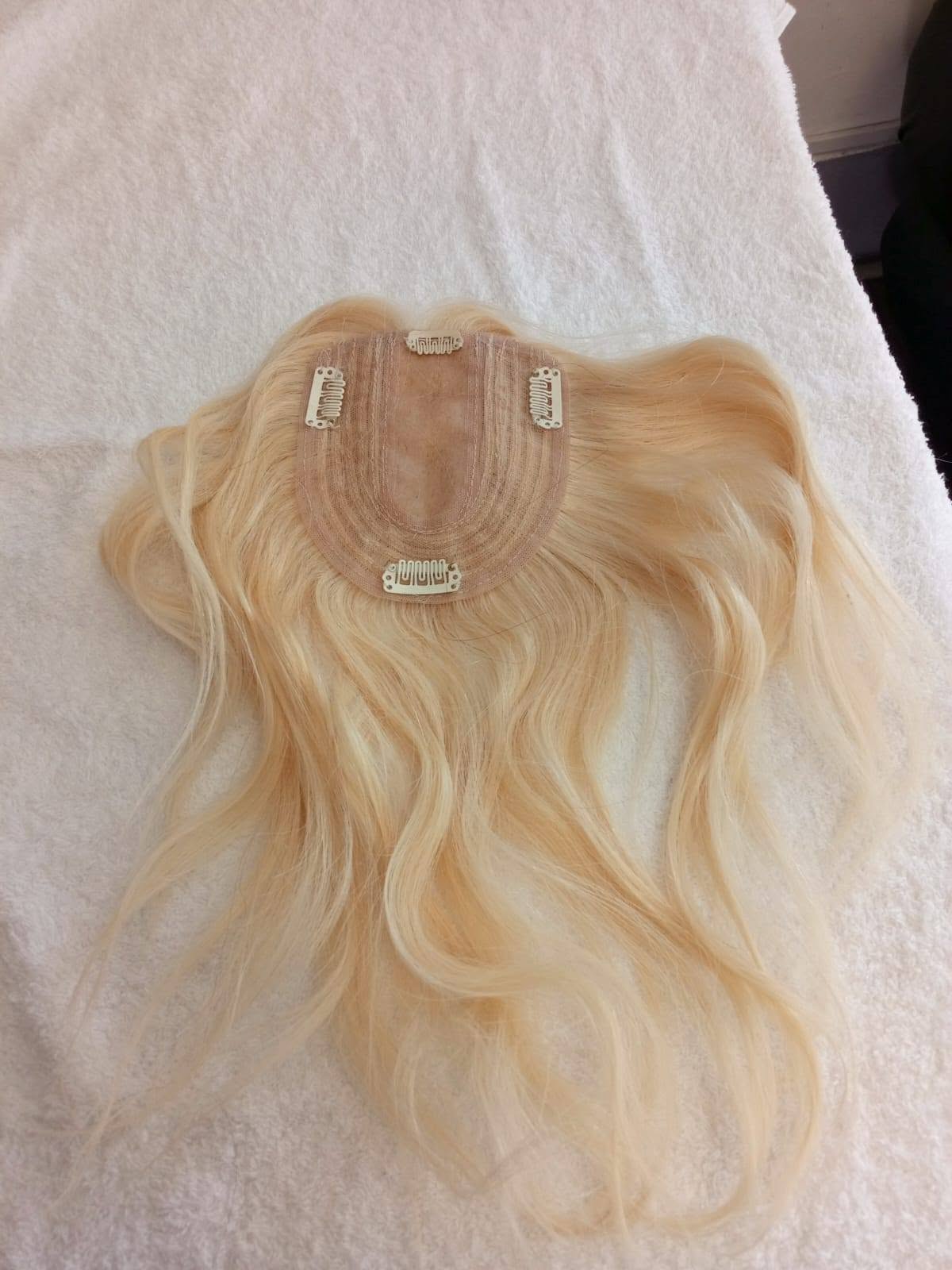 Topper Natural Rubio Claro Ondulado - base con clips metálicos