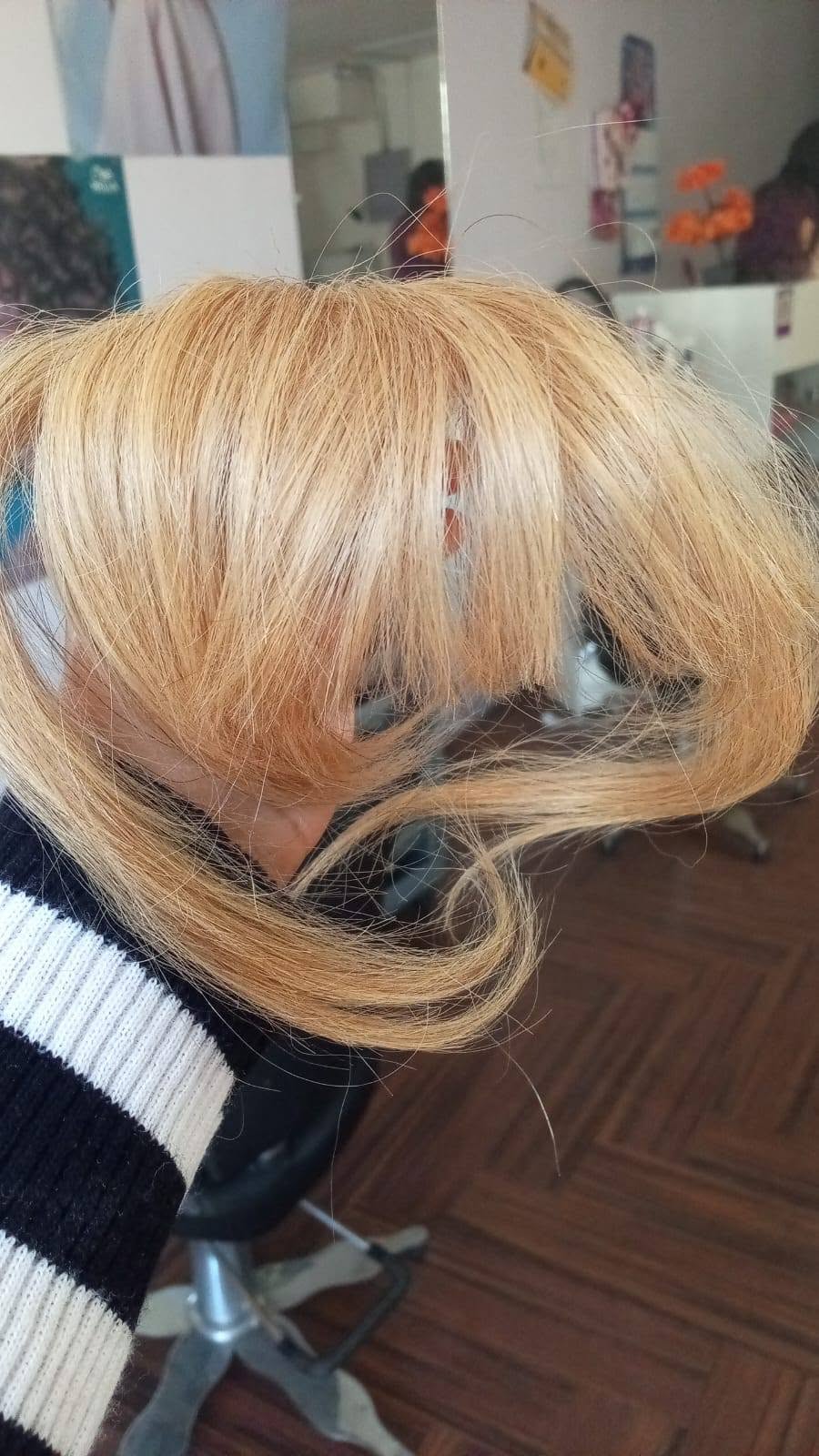 Topper Cerquillo Natural Rubio Cenizo - puesto en modelo vista superior