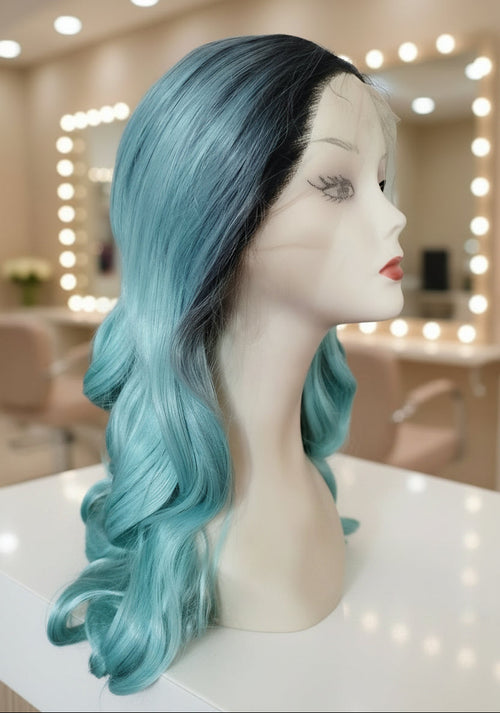 Peluca sintética verde agua con raíces oscuras lace front