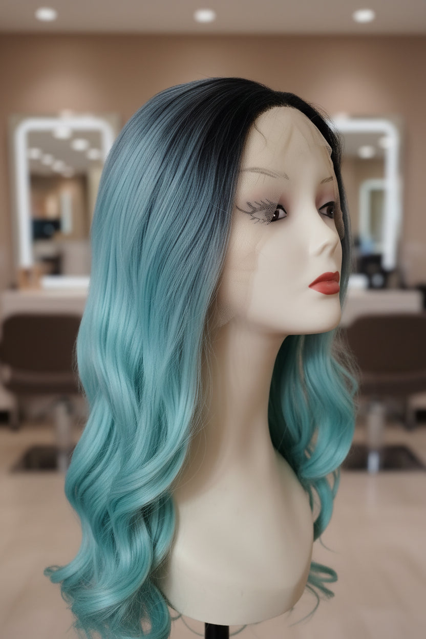 Peluca sintética verde agua con raíces oscuras lace front