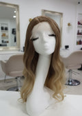 Peluca Sintética Lace Front Rubia Efecto Balayage