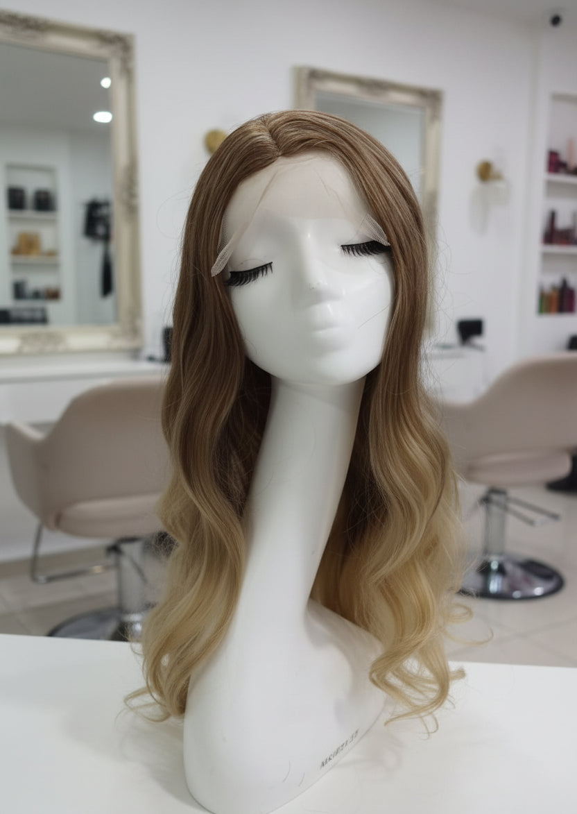 Peluca Sintética Lace Front Rubia Efecto Balayage