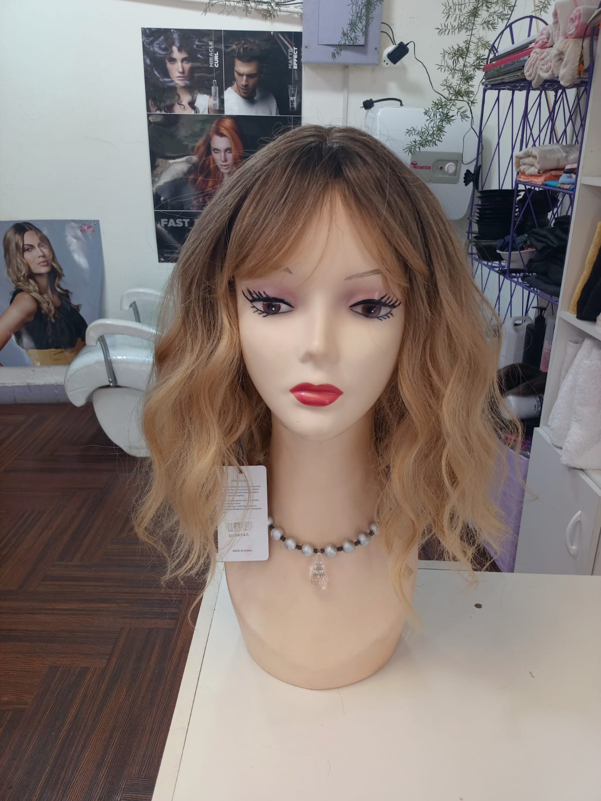 Peluca Sintética Rubia Efecto Balayage Melena Ondulada