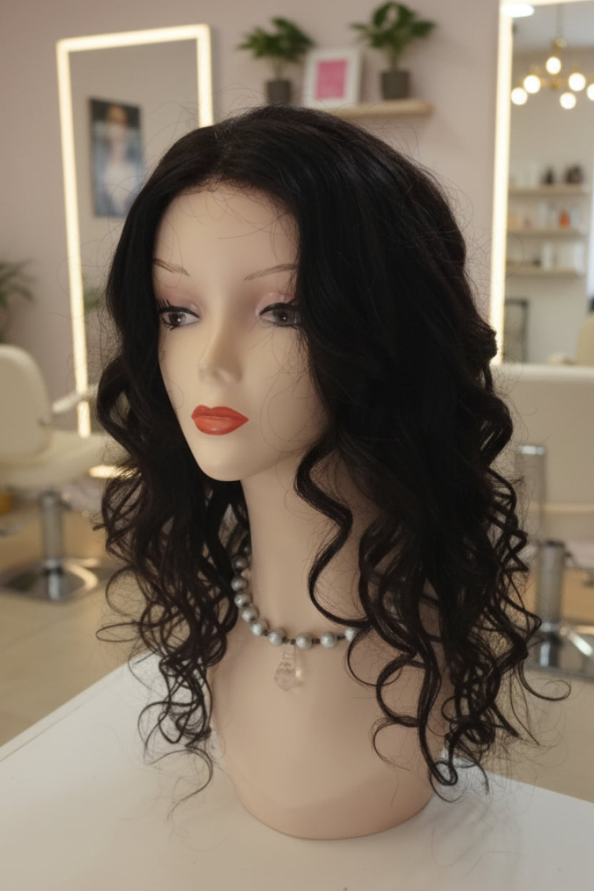 Peluca lace front ondulada cabello natural castaño oscuro vista frontal lateral VMajo