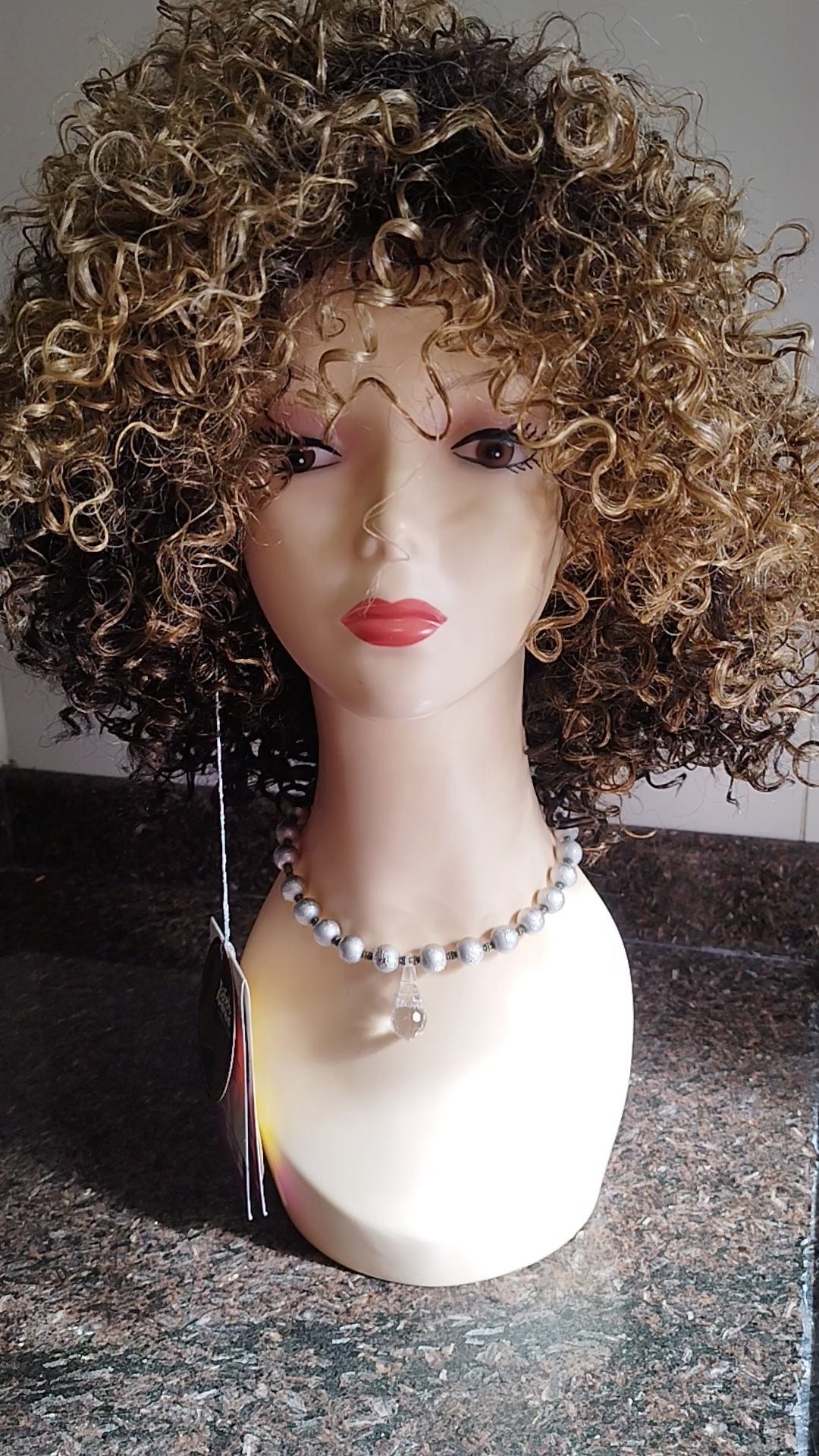 Peluca Sintética Tipo Afro Castaña con Rayitos