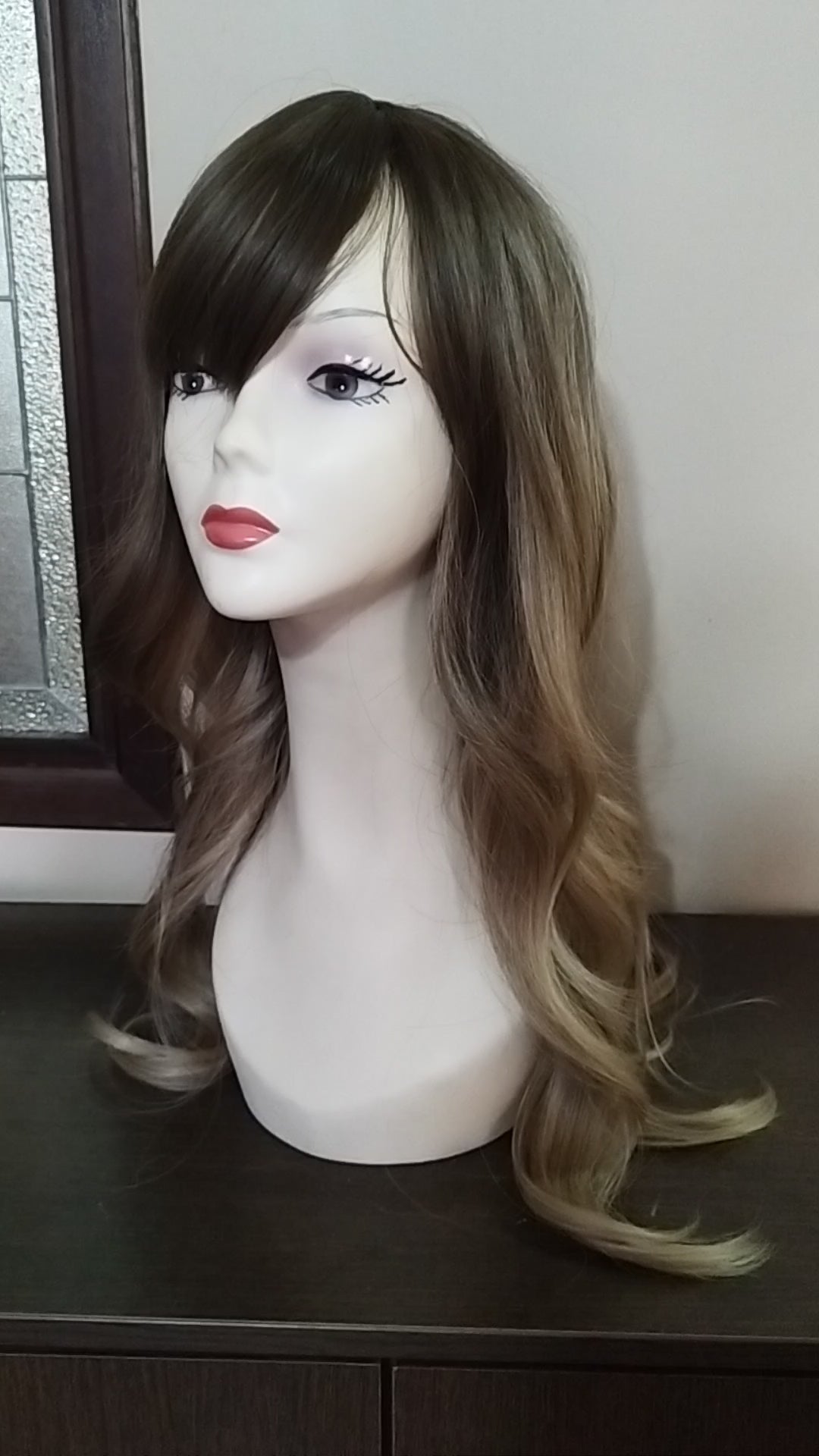 Peluca sintética balayage ondulada