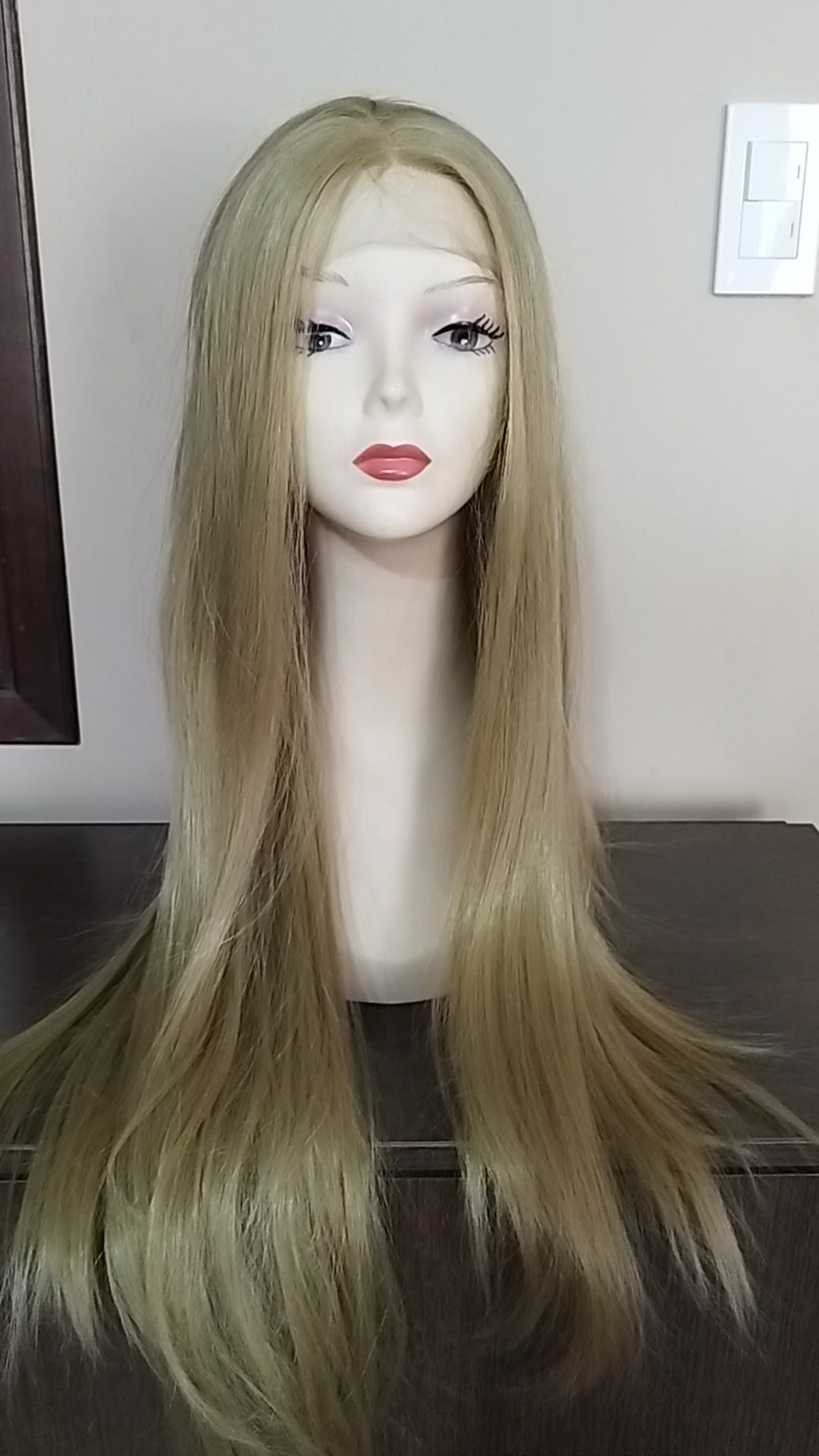 Peluca Sintética Lacia Rubio Ceniza Lace Front
