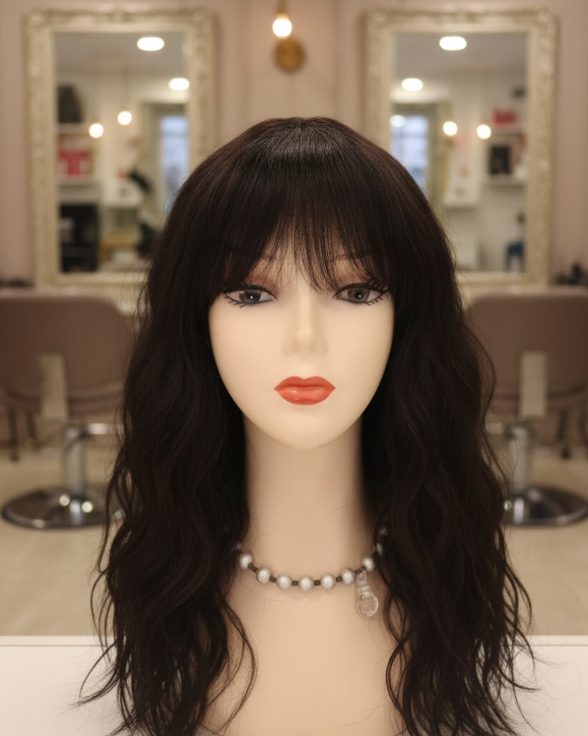 Peluca cabello natural castaño oscuro con cerquillo vista lateral VMajo